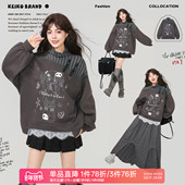 KEIKO 设计感拼接假两件灰色加绒卫衣初春轻亚酷感皮扣饰印花上衣