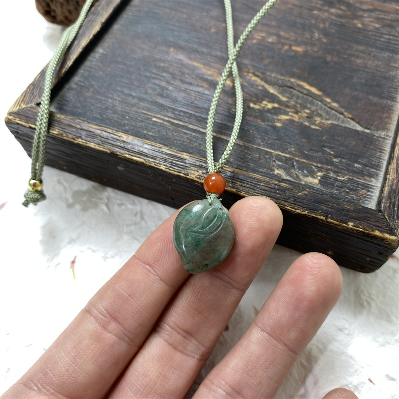 天然玉石南阳独山玉俏色桃子吊坠女士复古文艺吊坠屁桃项链坠玉坠