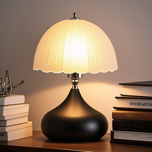 奶油风台灯卧室床头柜灯轻奢高级感主卧婚房小夜灯温馨护眼书房灯