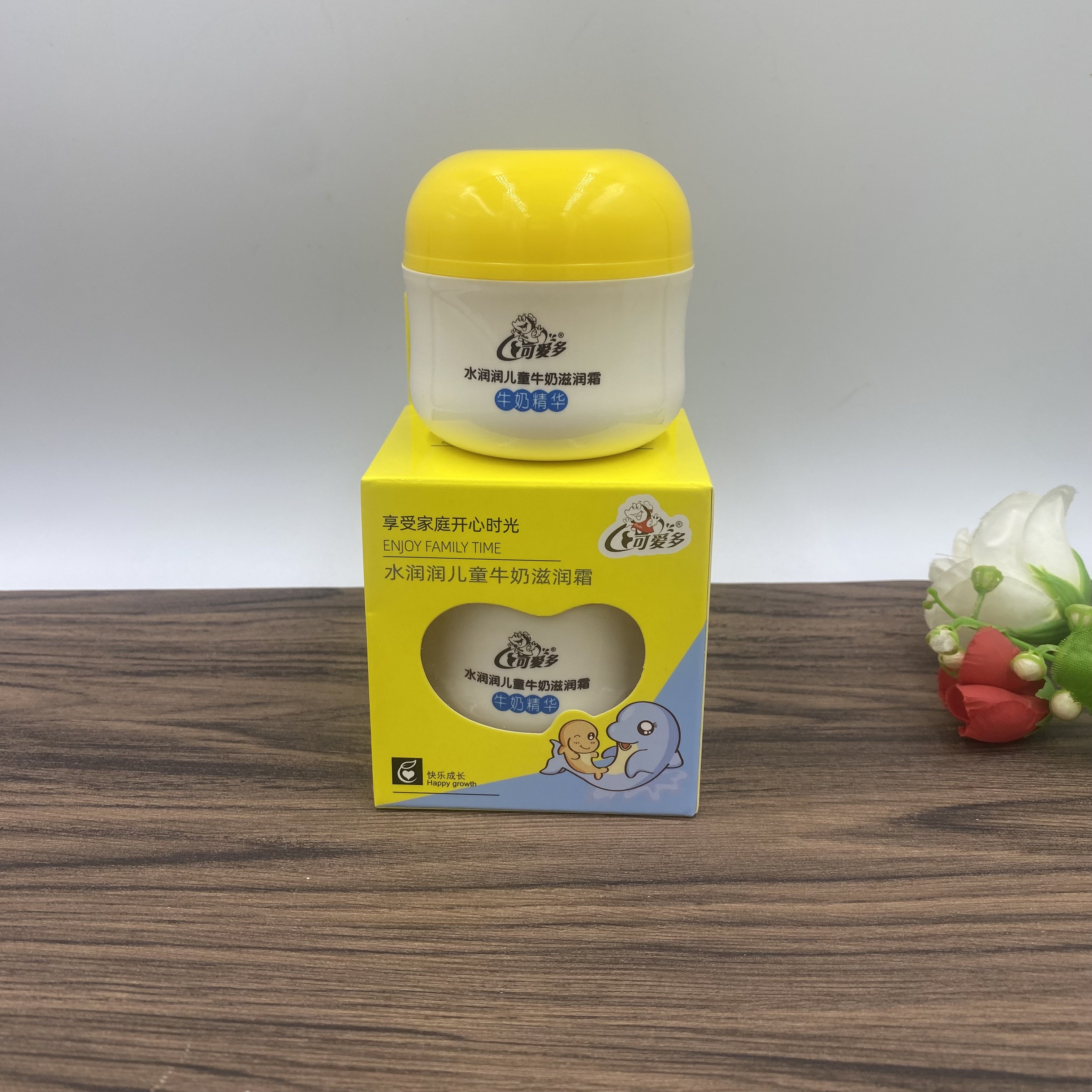 可爱多草莓牛奶芦荟瓶装润肤霜