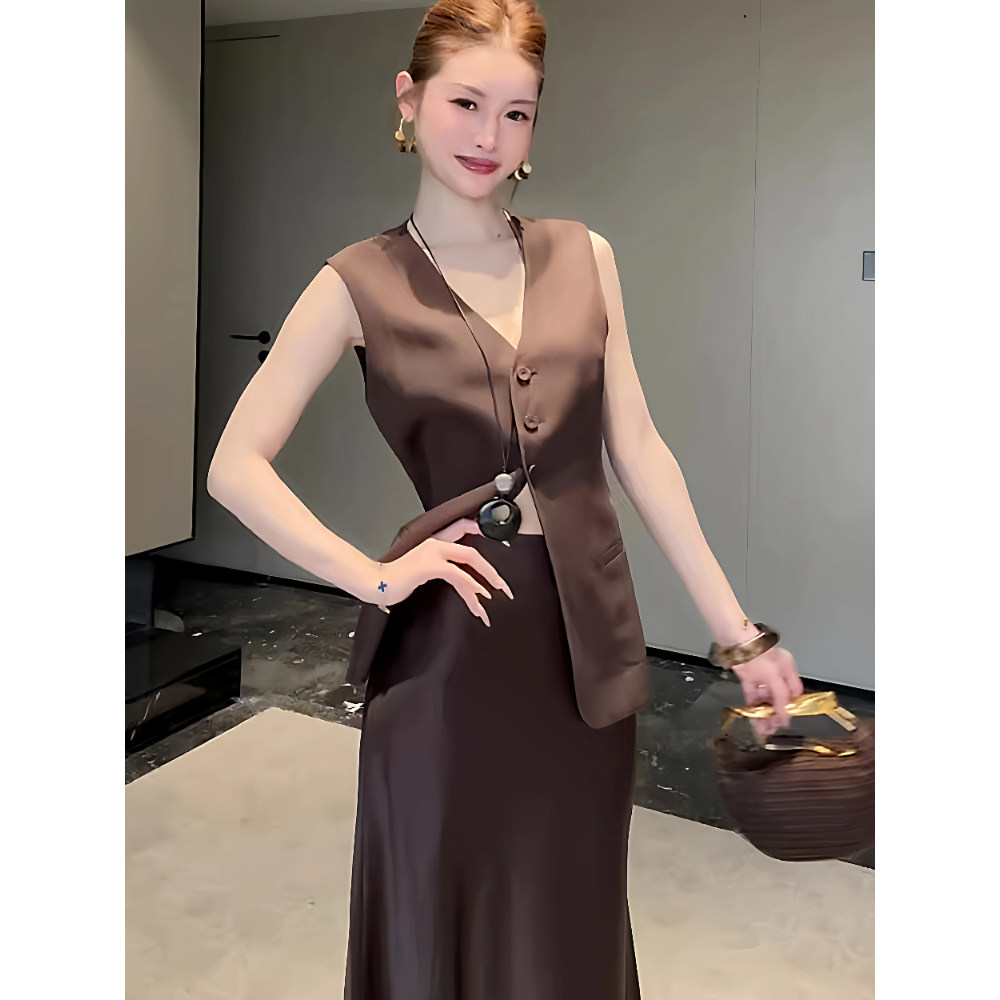 优雅气质套装裙女2025春秋新款咖色无袖马甲搭配高腰半身裙两件套