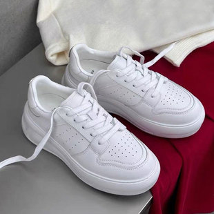 休闲 6cm小个子时尚 轻便不累脚厚底真皮小白鞋 女2026春夏新款