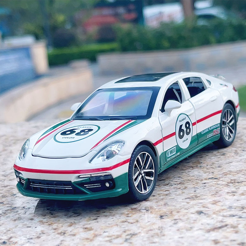 1/32保时捷帕拉梅拉赛道版合金车