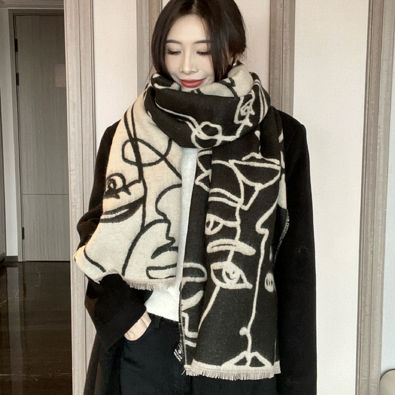 小众加宽脸谱围巾2024新款女冬季保暖仿羊绒高级感围脖针织披肩潮