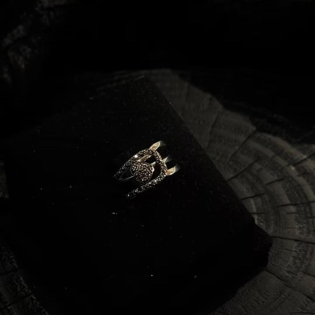 联安思哥特心形镶钻银戒指