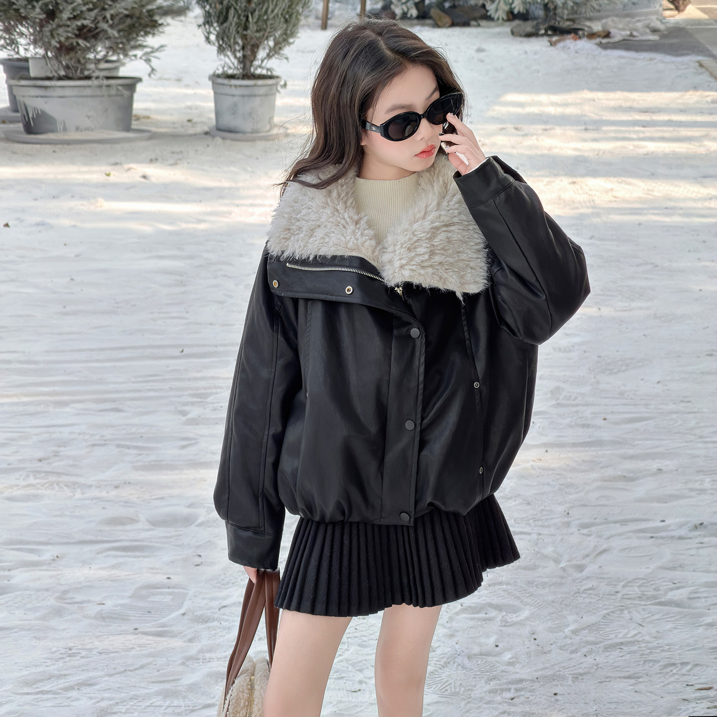 女童羊羔毛翻领皮衣2025新款冬季洋气儿童时髦加绒加厚短夹克外套,童装/婴儿装/亲子装,夹克/皮衣,淘宝优惠券,粉丝福利购,淘宝优惠卷