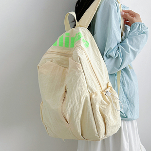 初高中大学生书包女大容量韩版简约轻便双肩背包高颜值旅行电脑包