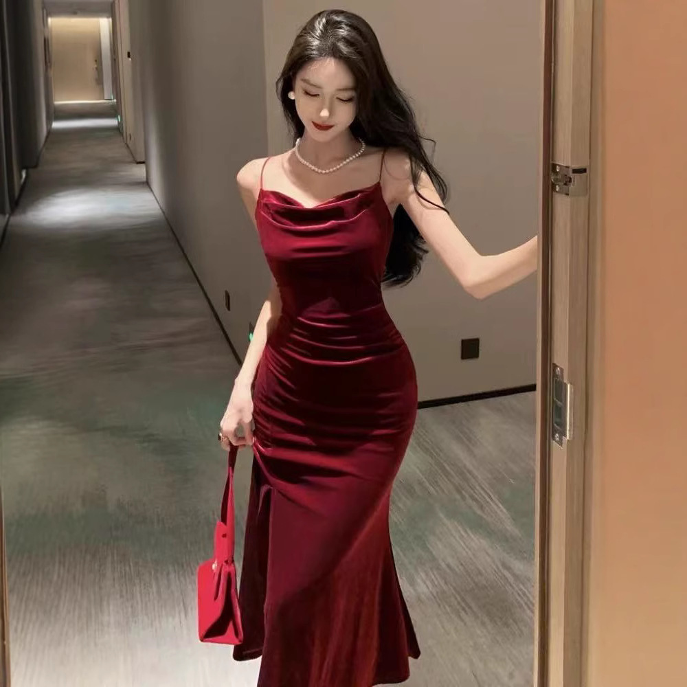 法式金丝绒吊带连衣裙女2025夏季性感紧身鱼尾长裙开叉包臀礼服裙