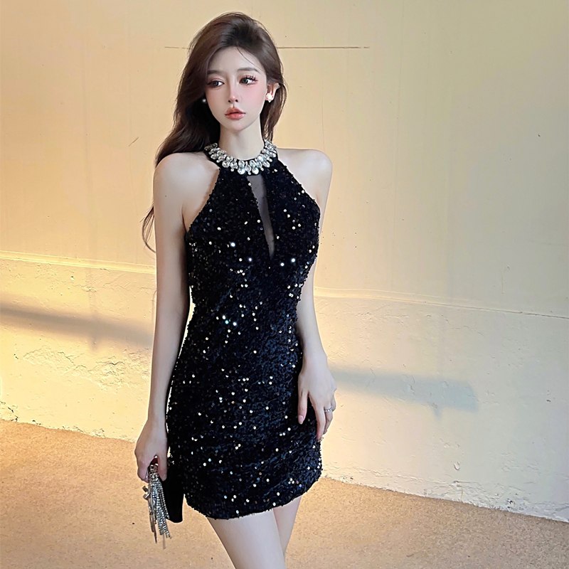 性感礼服连衣裙赫本风法式丝绒亮片晚礼服重工轻奢镶钻挂脖连衣裙