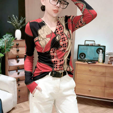 欧货新款气质交叉V领弹力长袖T恤小衫打底衫时尚上衣女人味小衫潮