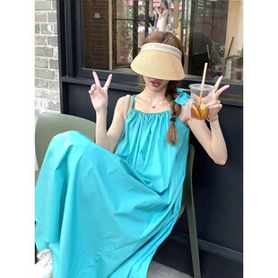 2025年新度假风系带吊带连衣裙女夏季 宽松显瘦A字裙蓝色中长裙子