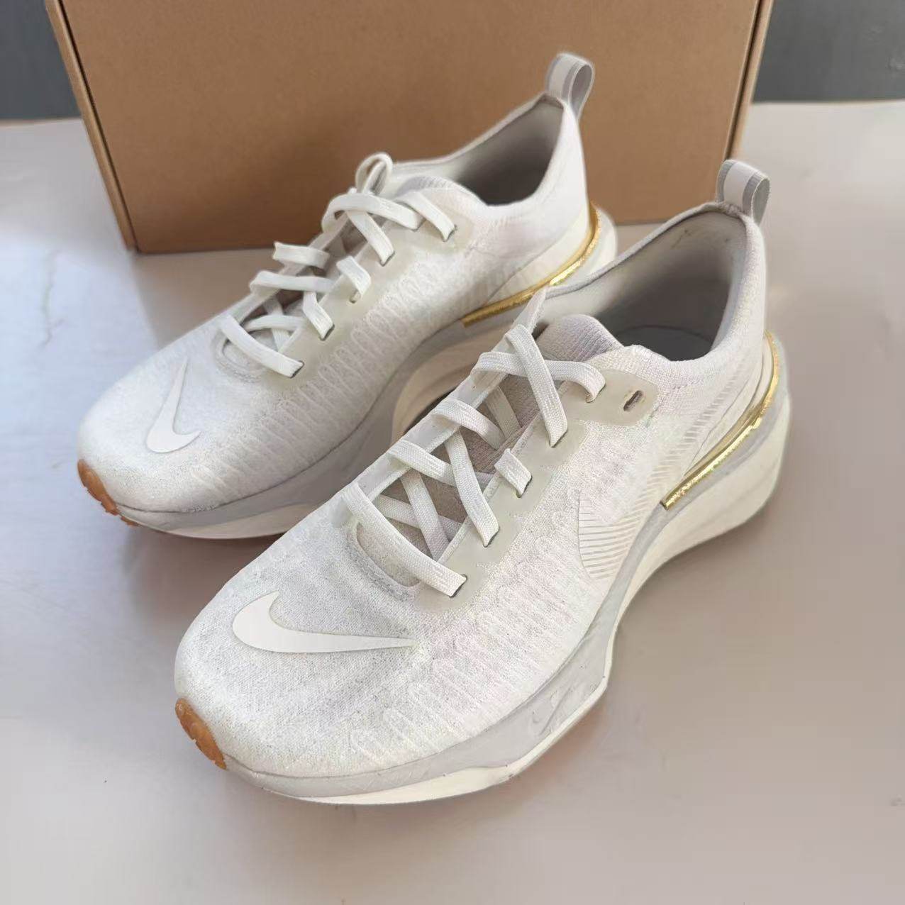 耐克Nike ZoomX Invincible Run 3女款缓震跑步鞋 DR2660-008