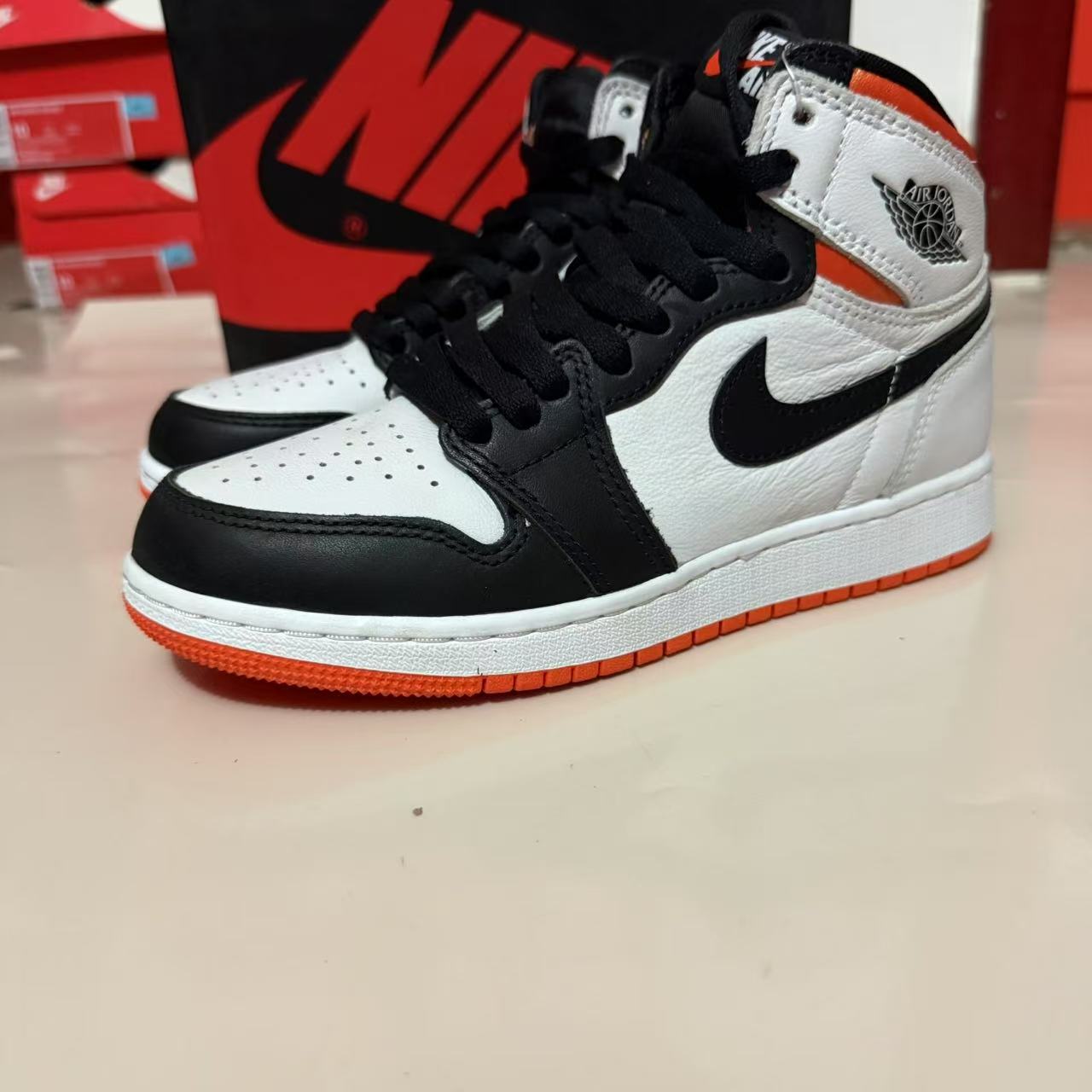 Nike Air Jordan 1 AJ1黑白橙 黑脚趾 扣碎4.0 篮球鞋 575441-180