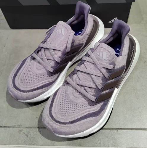Adidas/阿迪达斯正品ULTRABOOST LIGHT女士运动跑步鞋IE3336