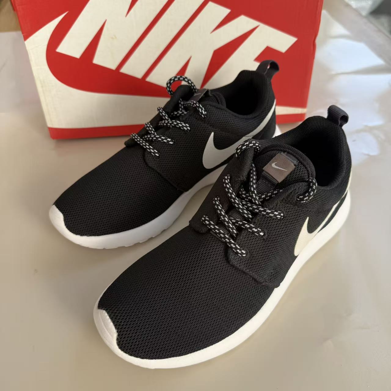 Nike/耐克 Roshe One 女子经典奥利奥运动休闲鞋跑步鞋844994-002