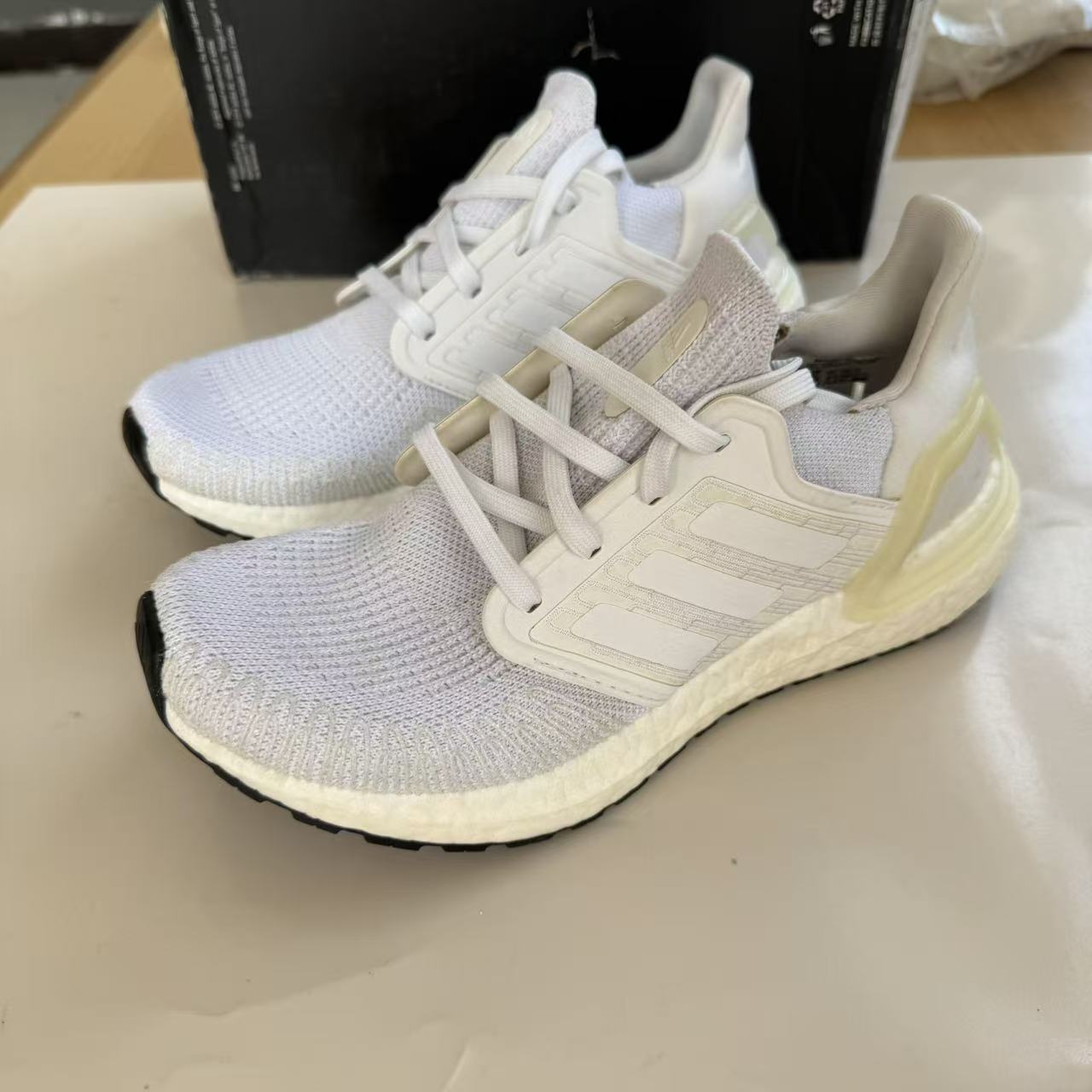 Adidas阿迪达斯 ULTRABOOST 20 女子缓震透气运动跑步鞋 EG0713