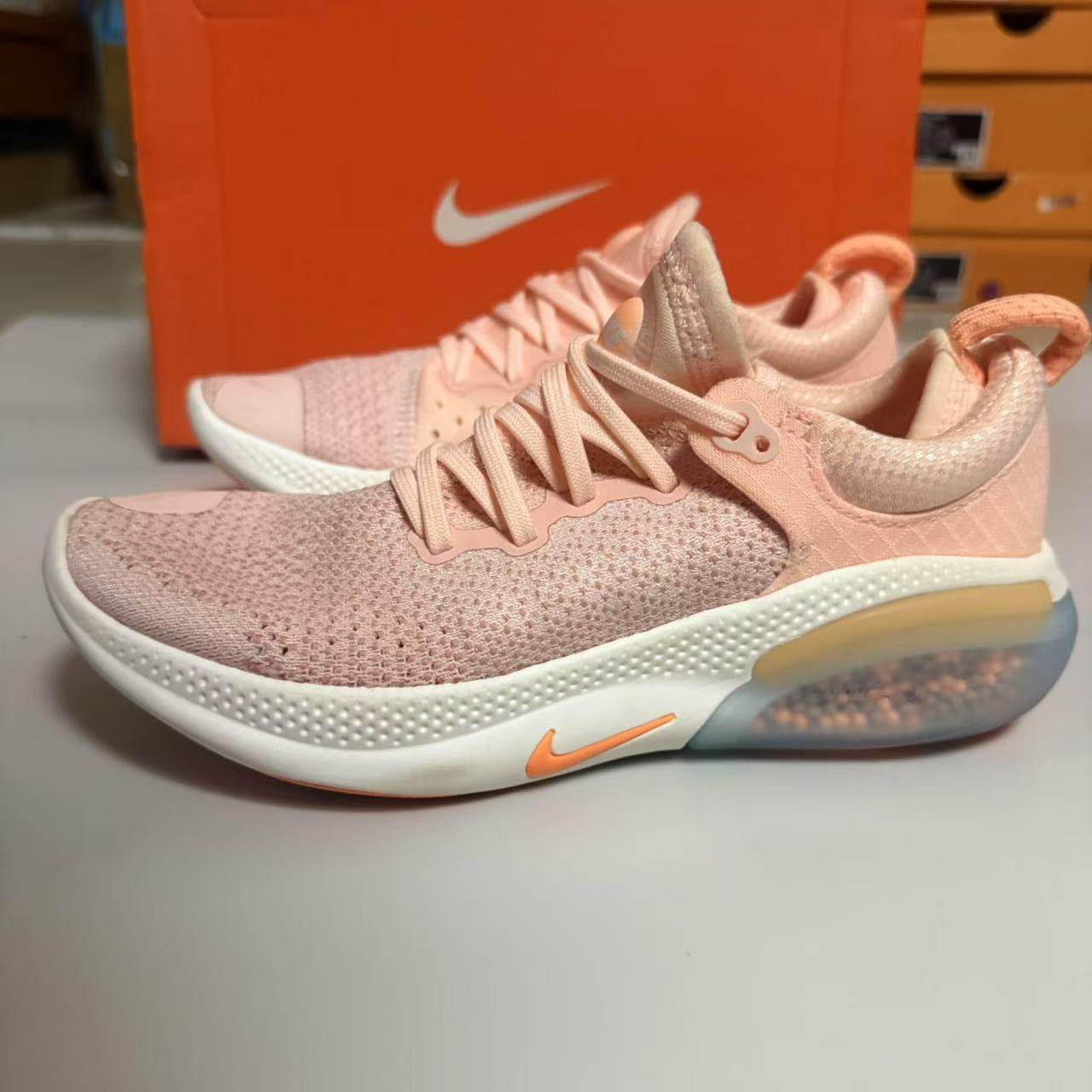 NIKE耐克女子运动休闲训练飞线透气缓震颗粒跑步鞋AQ2731-601