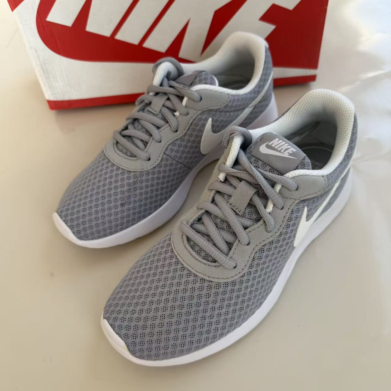 Nike/耐克正品 TANJUN 男女透气轻盈缓震运动鞋 812655-010