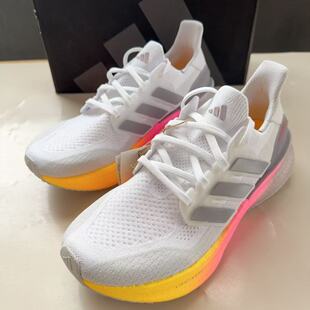 Adidas ULTRABOOST 5 男子白彩虹渐变 舒适缓震透气跑步鞋 ID8810