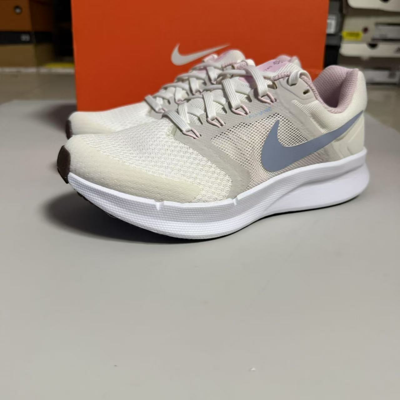 Nike Run Swift 3 米白 女子 运动休闲复古低帮跑步鞋 FN3448-141