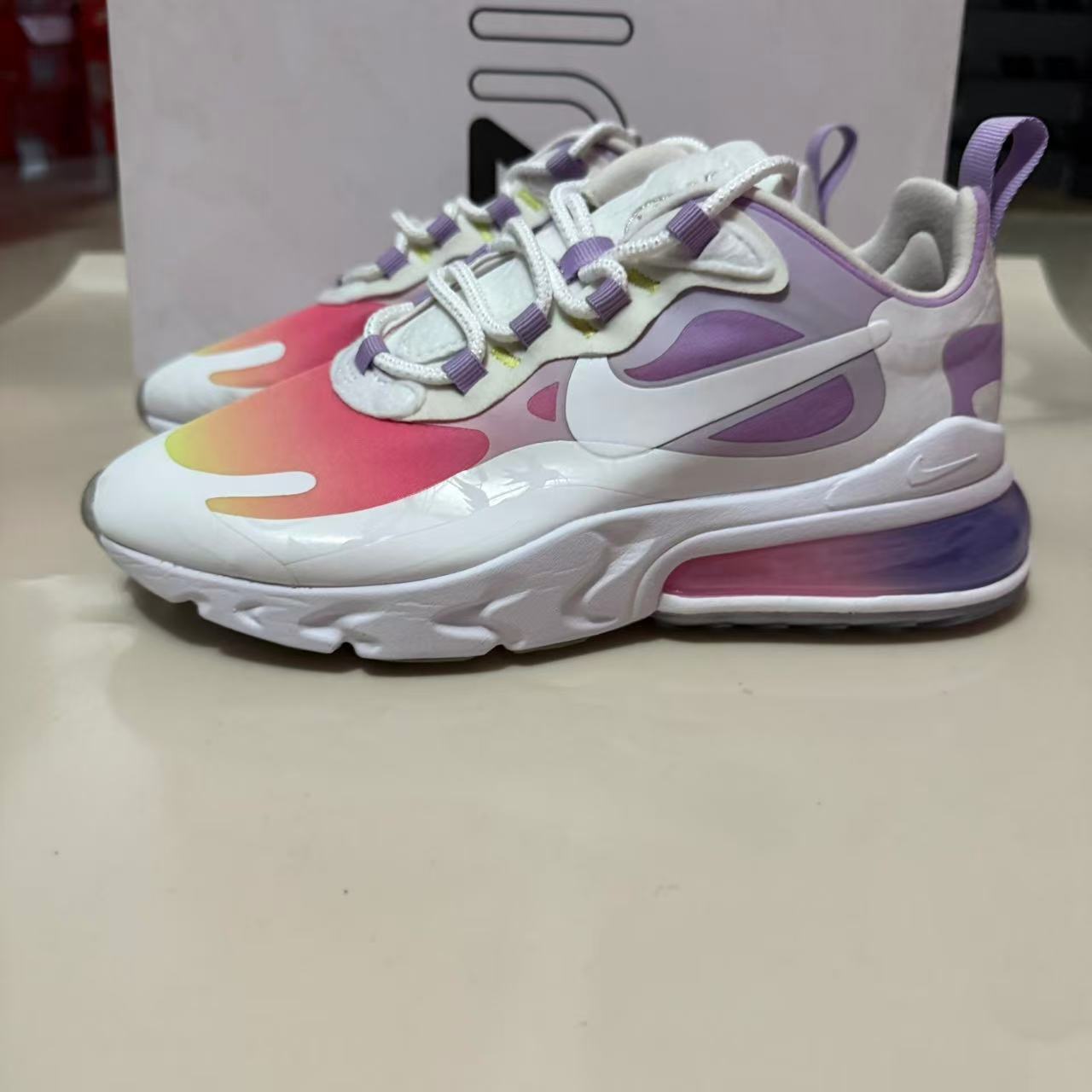 NIKE耐克 AIR MAX 270 REACT 女子气垫缓震运动跑步鞋 CU2995-911