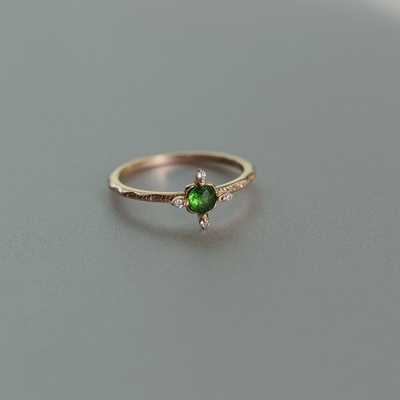 明亮色彩。S925银镀金绿色锆石十字星芒细戒指环日系简约精致个性