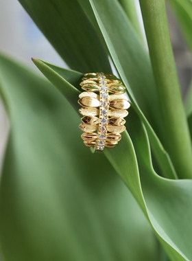 叶片丛生。通体S925纯银镀金闪亮锆石树叶倒影戒指开口可调节设计