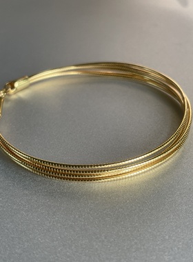 金色时光。多层设计圆形蛇骨链线条简约手链叠戴时髦高级百搭个性