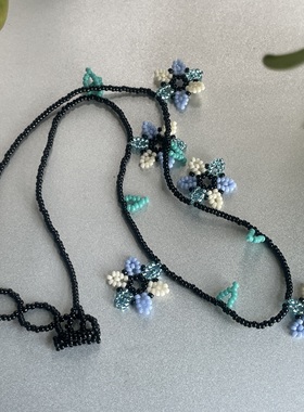 夏日氛围。可爱彩色花朵黑白蓝撞色吊坠进口米珠项链时髦清新个性