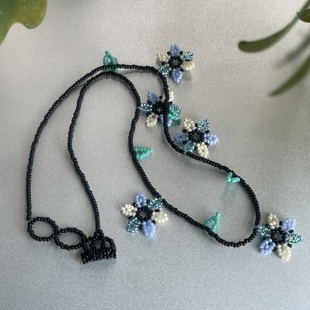 夏日氛围 可爱彩色花朵黑白蓝撞色吊坠进口米珠项链时髦清新个性