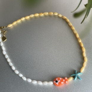 自在悠游。天然贝壳白黄撞色小鱼海星串珠项链时髦个性度假风可爱