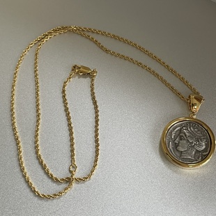古老时光。古希腊神话女神士兵浮雕做旧钱币吊坠双面金色长项链