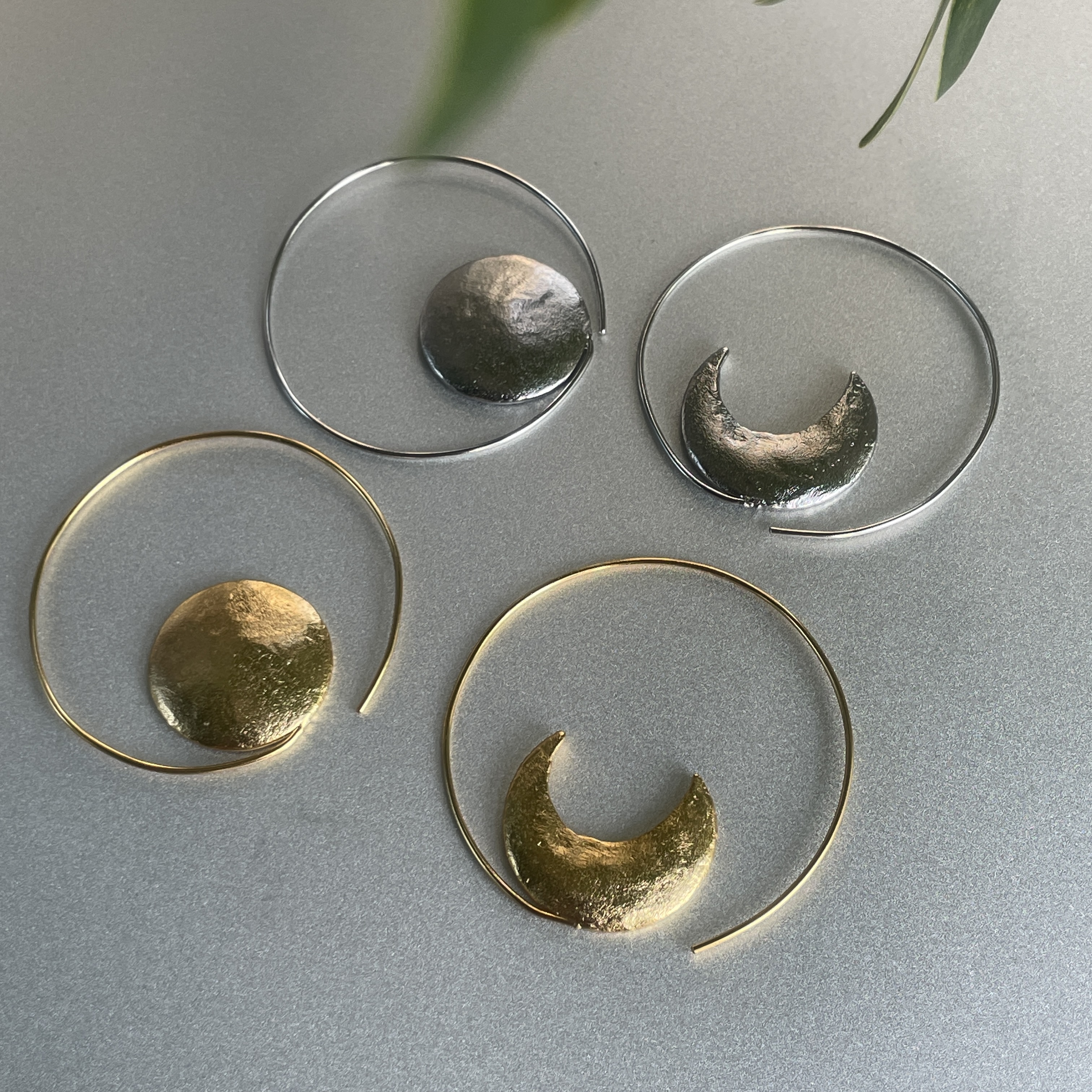 日月星辰。金银色圆圈简约几何肌理感耳饰欧美个性时髦不对称设计