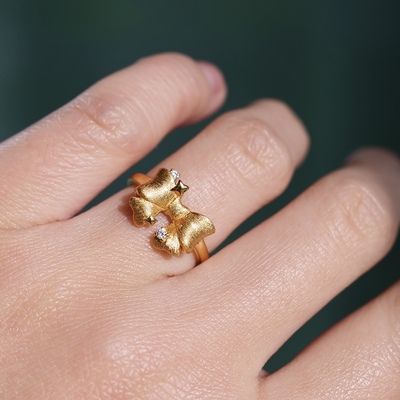 心动礼物。S925纯银镀金拉丝工艺立体蝴蝶结锆石戒指环精致高级感