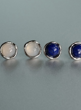 迷人色彩。天然青金石白玛瑙圆形银色精致耳钉S925银针简约精致