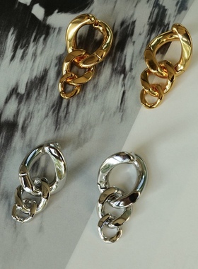 自带气场。闪亮金银色大小渐变链条耳扣简约高级时髦欧美个性