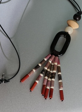 诗情画意。天然红粉黑花色天然石流苏吊坠长款皮绳项链秋冬毛衣