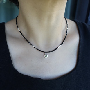 明亮眼睛 闪亮黑尖晶银撞色橄榄石吊坠细项链时髦叠戴百搭简约