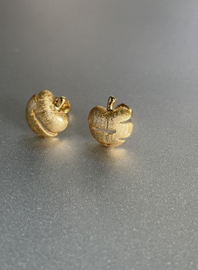 可爱苹果。S925纯银镀金镂空水果拉丝工艺耳钉精致高级贵气小巧