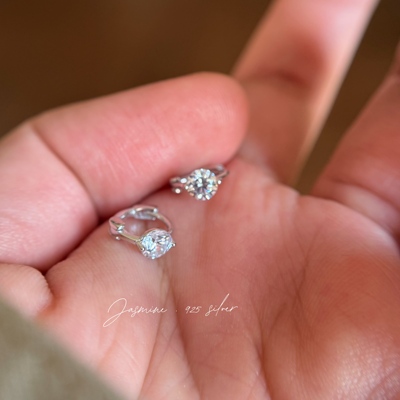 S925纯银敲小耳边圈四爪小钻耳扣