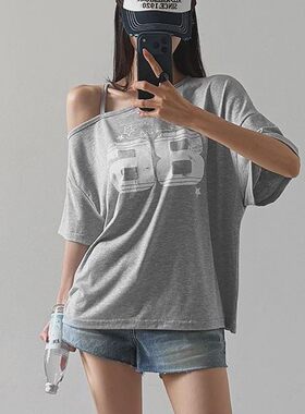 首尔印象韩代 26ss 博主同款数字印花露肩慵懒宽松休闲中袖T恤女