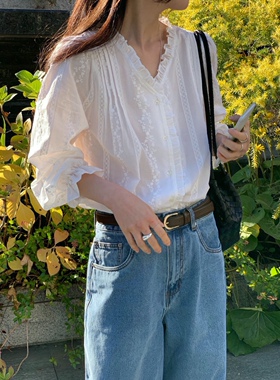 ALL OVER 26ss 东大门代购 春日出游纯欲风白色花边刺绣V领衬衫女