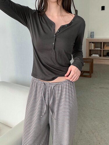 flatyou 26SS 东大门代购 基础款简约半系扣V领长袖上衣T恤女打底