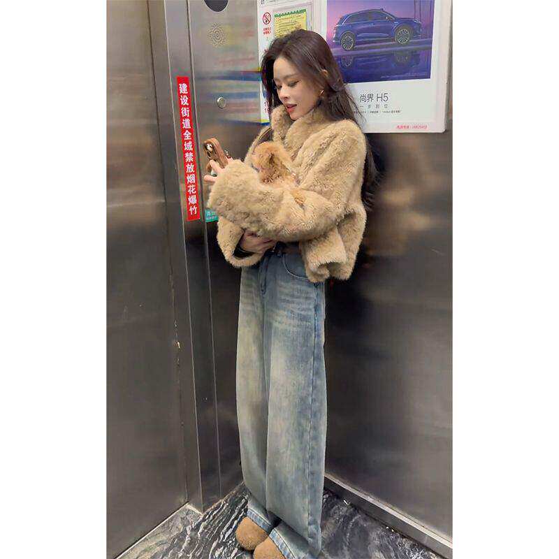 2026年新款春装套装女百搭宽松保暖毛绒外套牛仔阔腿裤两件套装潮