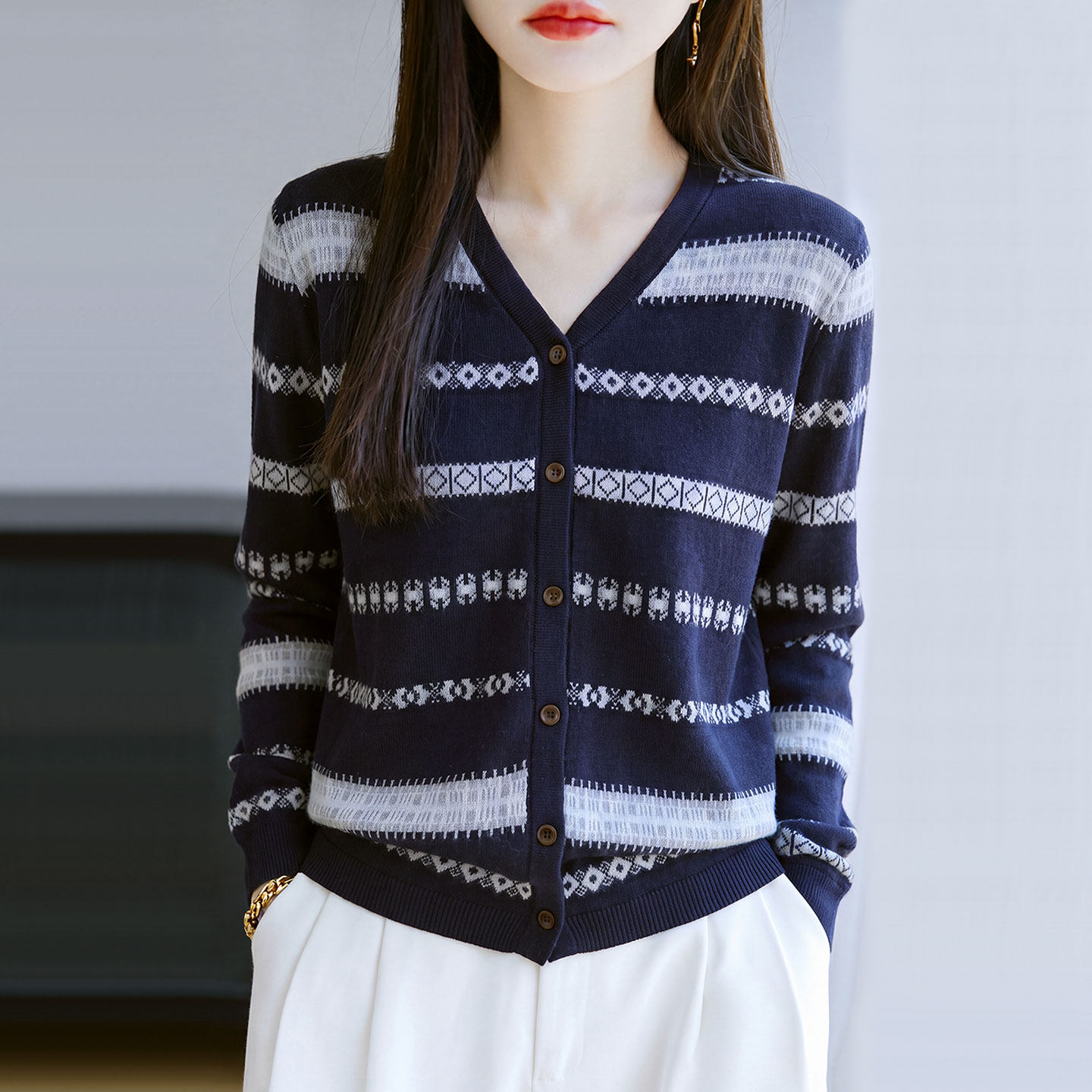 V领针织开衫毛衣外套女