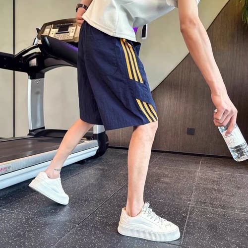冰丝速干条纹短裤男夏薄款潮流外穿运动裤衩宽松休闲沙滩五分裤子