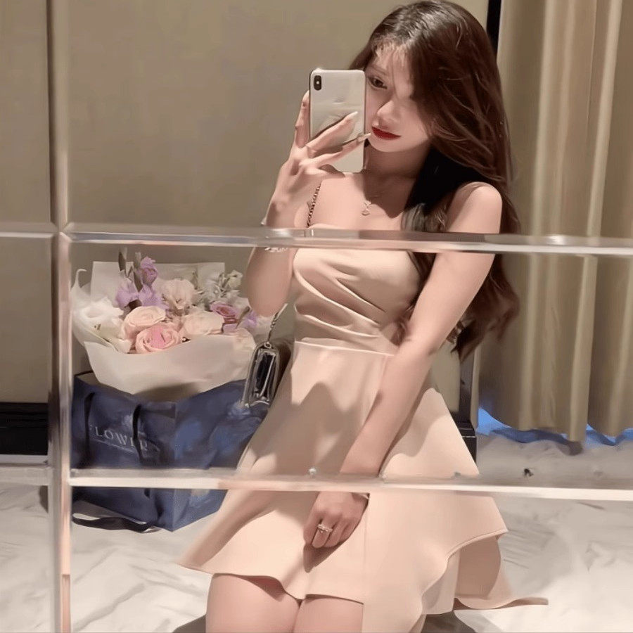 纯欲风辣妹短裙夏季收腰显瘦高级感甜美性感不规则抹胸连衣裙女