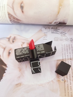 nars黑管魔方唇膏口红小样1.6g inappropriate red #977号色