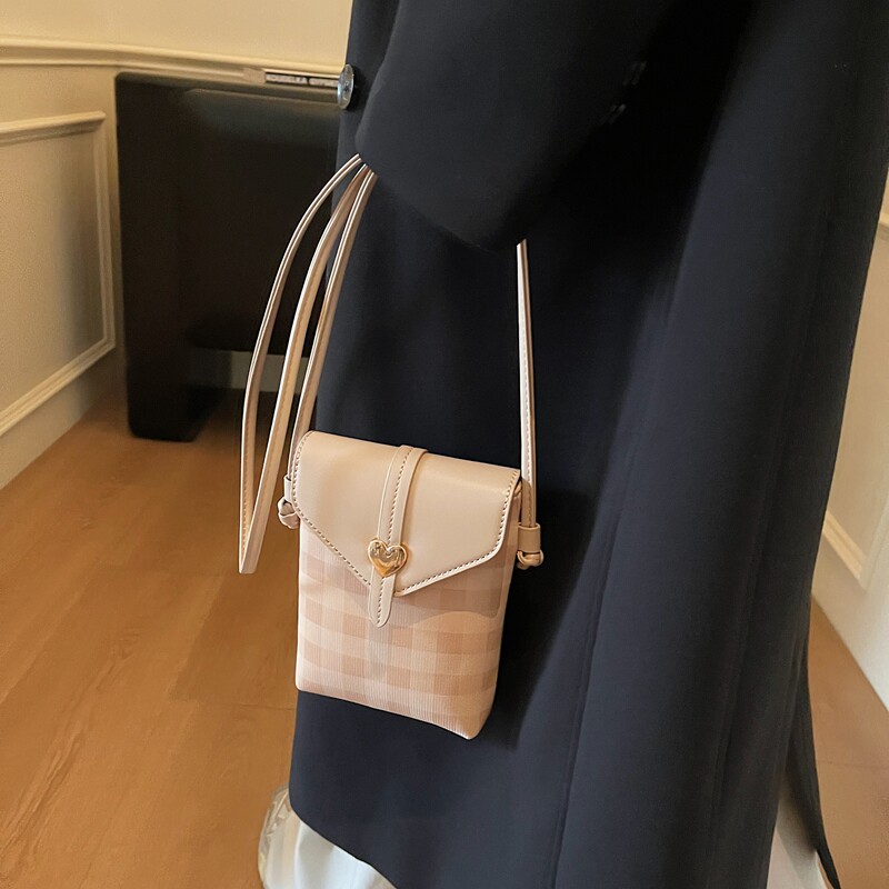 高级感格纹斜挎轻便小包包女2026新款时尚简约百搭迷你装手机的包