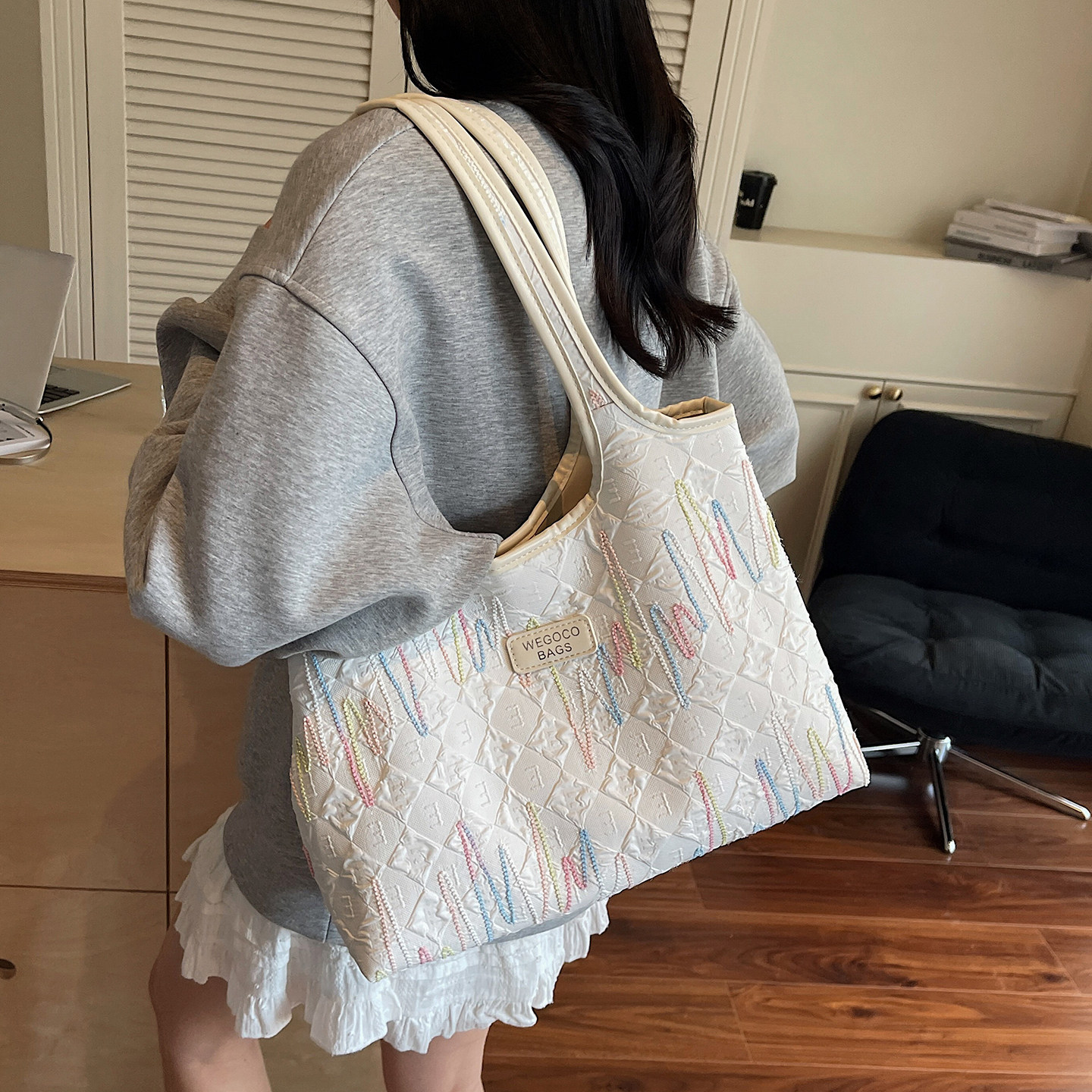 刺绣帆布包包女大容量2025新款小众单肩布包高级感通勤腋下托特包